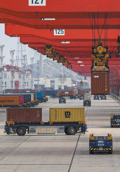 米乐M6 M6米乐走进上海洋山港(图2)