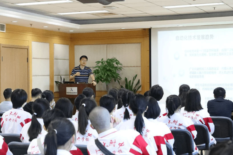 中科院自动化所成功举办第十九M6 米乐届“自动化之光”公众科学日活动(图1)