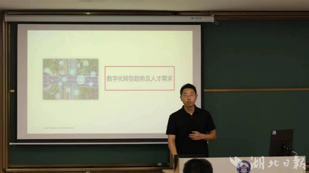 “理论+实操+讲解” 武大人工智能与米乐 M6自动化系上好“硬核”生产实习课(图2) “理论+实操+讲解” 武大人工智能与米乐 M6自动化系上好“硬核”生产实习课(图2)