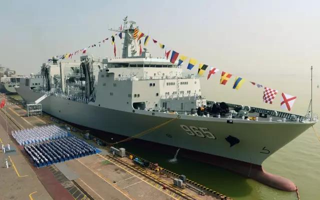 中国首艘四万吨级补给舰就位 中国航母编队“如虎添翼”米乐 M6(图1)