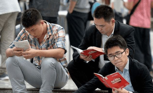 公务员招录较多的5类专业竞争小容易上岸想考公务员的可参考M6 米乐(图2)
