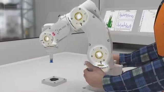 米乐 M6史上最小!ABB这款六轴工业机器人亮相(图1) 米乐 M6史上最小!ABB这款六轴工业机器人亮相(图1)