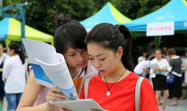 容易考公上米乐 M6岸的6大专业文科生说无压力上岸概率和晋升大(图3)