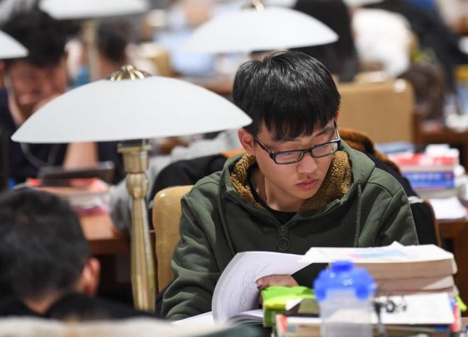 M6 米乐考研专业难度排行榜以为医学已经是塔尖原来榜首才是“卷王”(图1)
