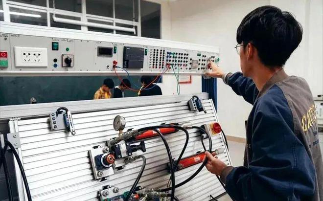一位大学生发文吐槽自己学的电气工程专业没想到校招被坑了M6 米乐(图1)