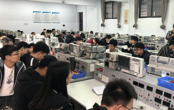 一位大学生发文吐槽自己学的电气工程专业没想到校招被坑了M6 米乐(图2)