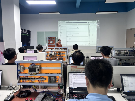 中山模具数控PLC专业培训米乐M6 M6米乐(图3)