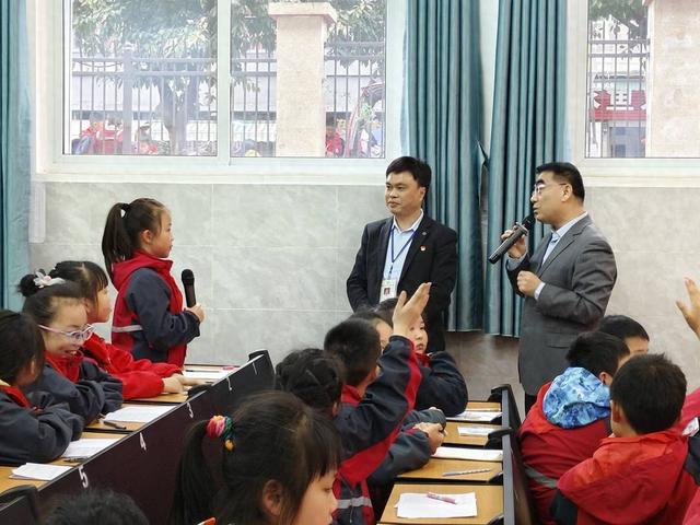 科技专家讲科普 四川自贡自流井光大街小学举办“未来之星”科普M6 米乐知识进校园活动(图1)
