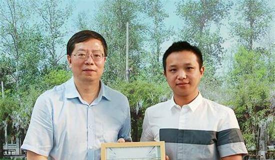 米乐M6 M6米乐他当了两年义务兵退伍后考入清华读完清华二次入伍直接升军官(图1)