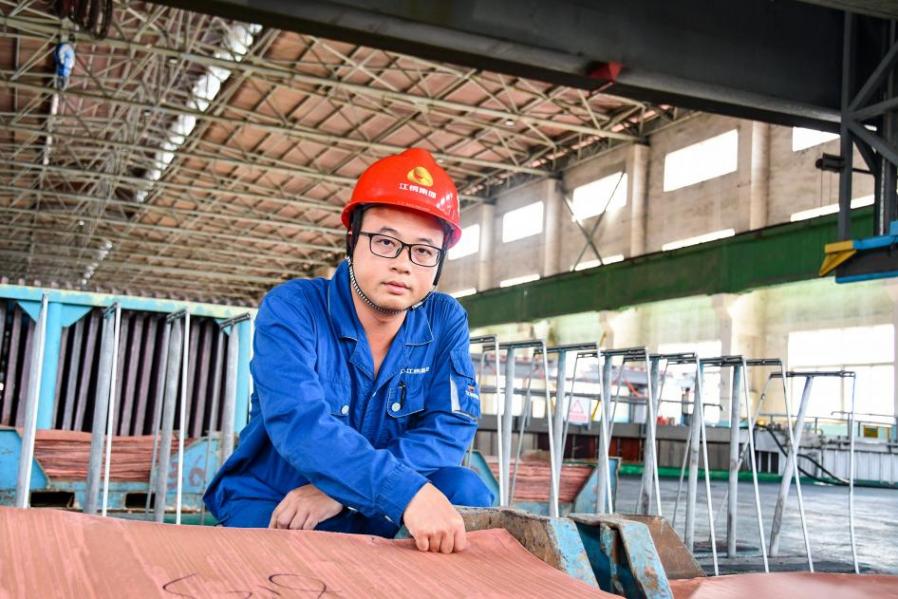 电解车间里的“匠心”坚守——记广东省清远市江西铜业（清远）有限公司铜电解车间主任江伟杰M6 米乐(图1)
