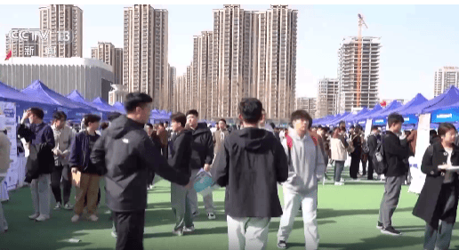 2024年高校毕业生“春招”哪些岗位受欢迎?M6 米乐去招聘现场看看(图1) 2024年高校毕业生“春招”哪些岗位受欢迎?M6 米乐去招聘现场看看(图1)